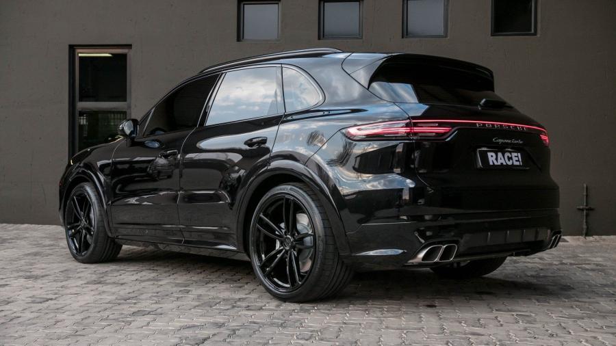 Porsche Cayenne Turbo by RACE! 2018 года  (фото 10 из 11)